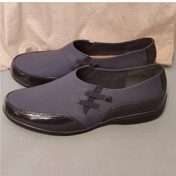 Angel Steps  Black/Navy Patent Leather accented flats with Arch Support size 10 - Picture 9 of 11